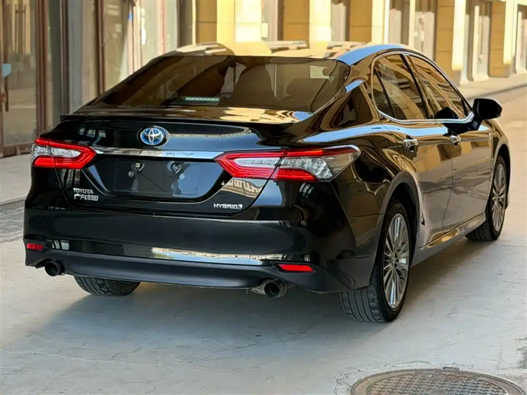 Toyota Camry 2018 Hybrid 2.5HG Luxury Edition фото 7