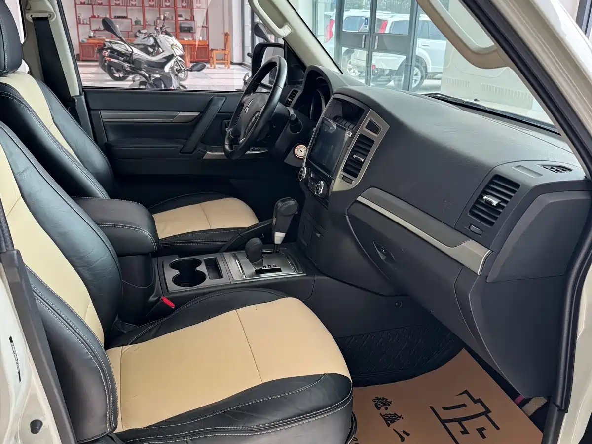 Mitsubishi Pajero (Import) 2020 3.0L Automatic Comfort Edition фото 7