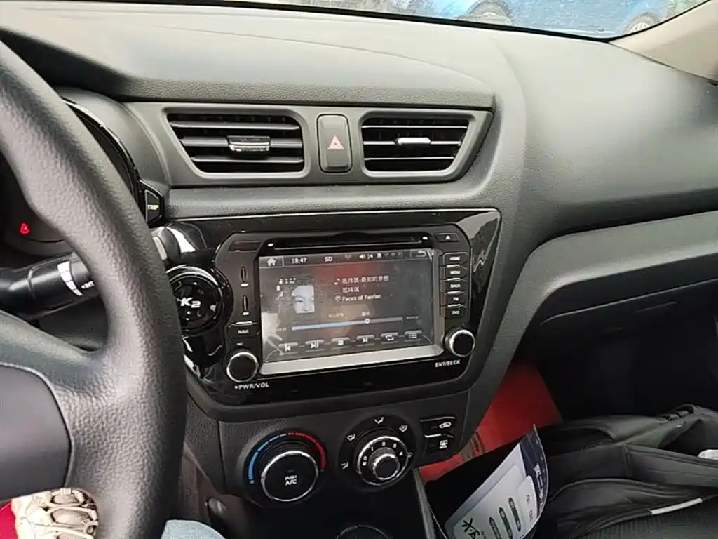 Kia K2 2012 Sedan 1.4L AT GLS Commemorative Edition фото 13