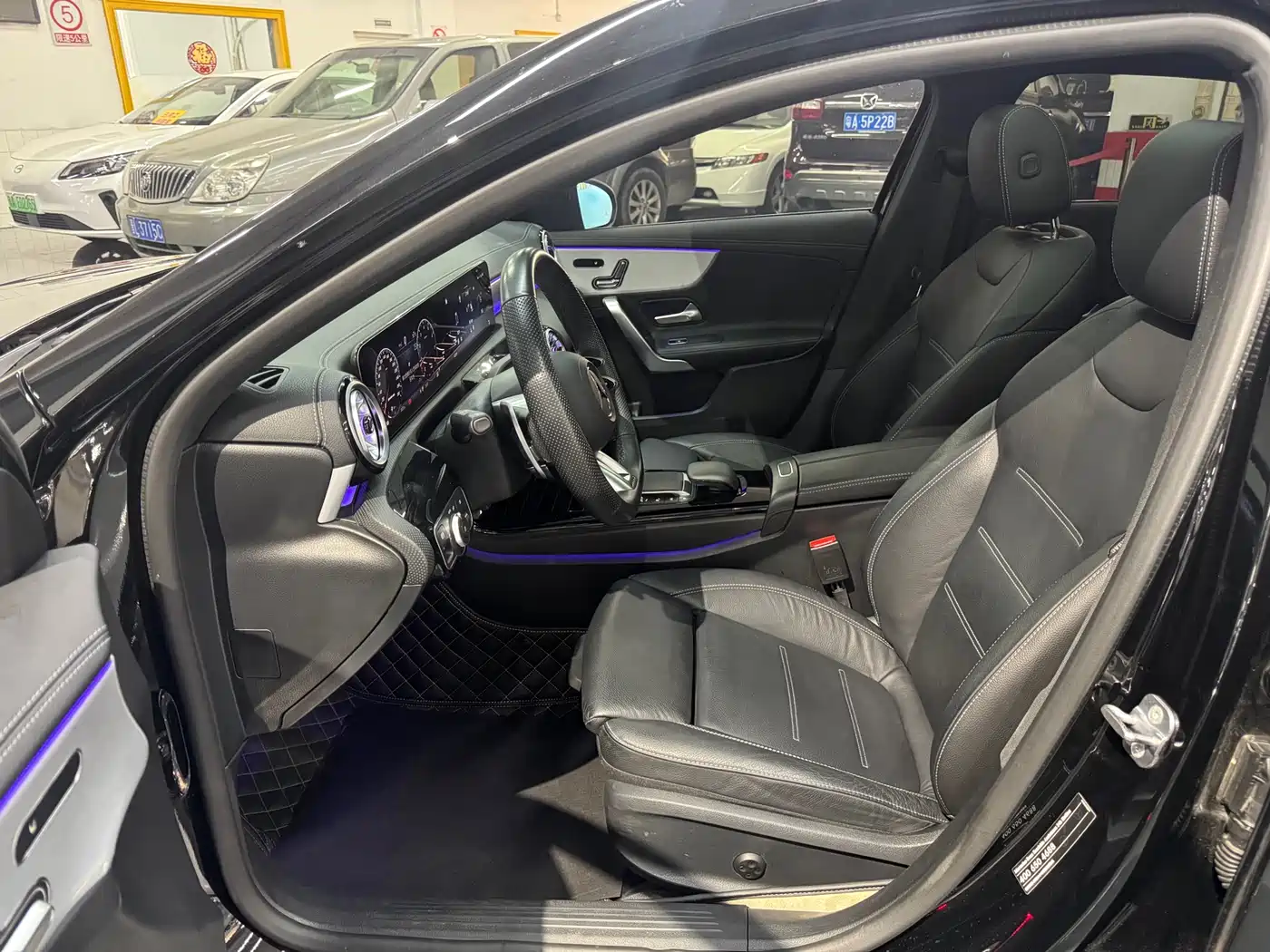 Mercedes-Benz A-Class AMG 2024 Facelift AMG A 35 L 4MATIC фото 16