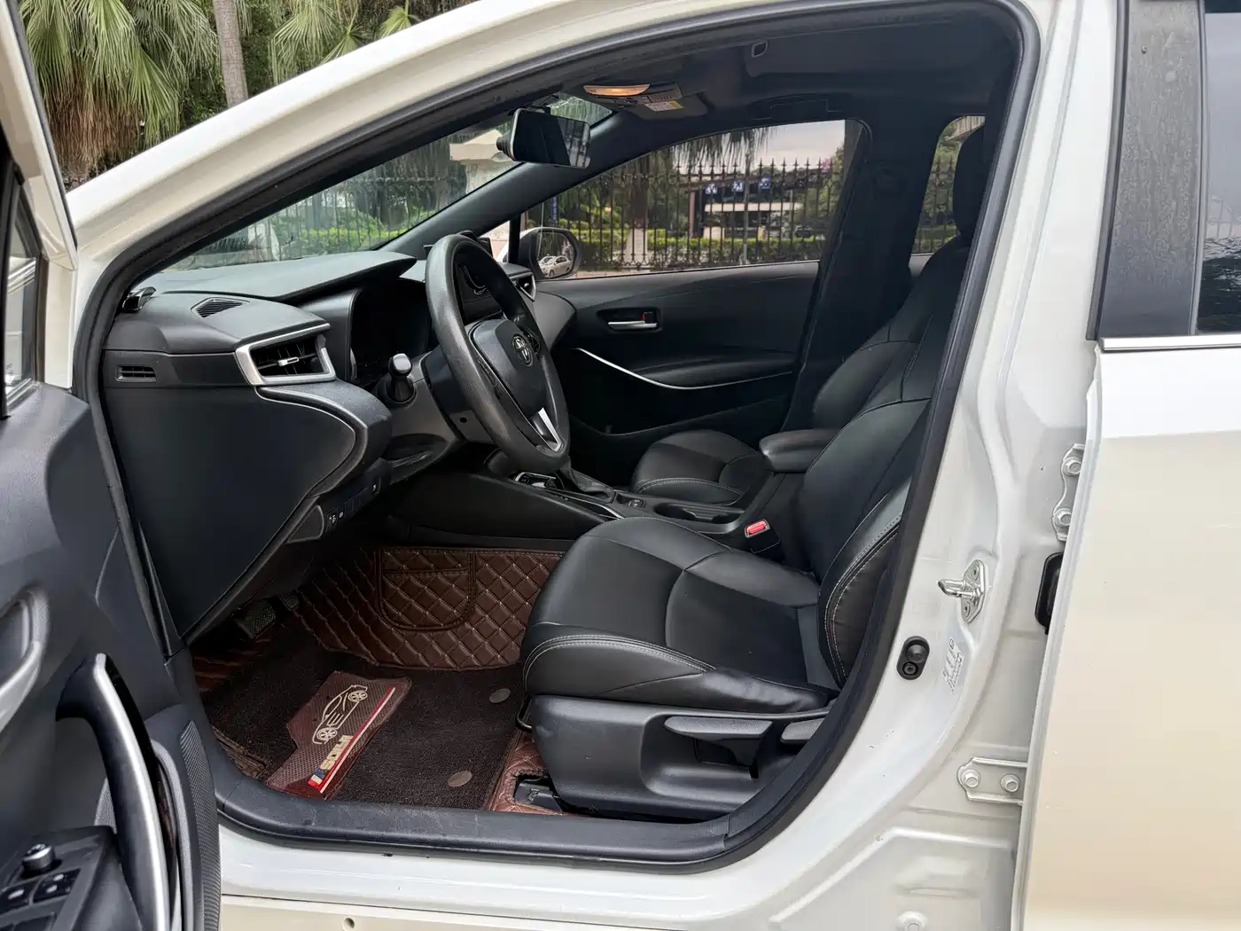 Toyota Levin 2019 Dual Engine 1.8H E-CVT Luxury Edition China V фото 4