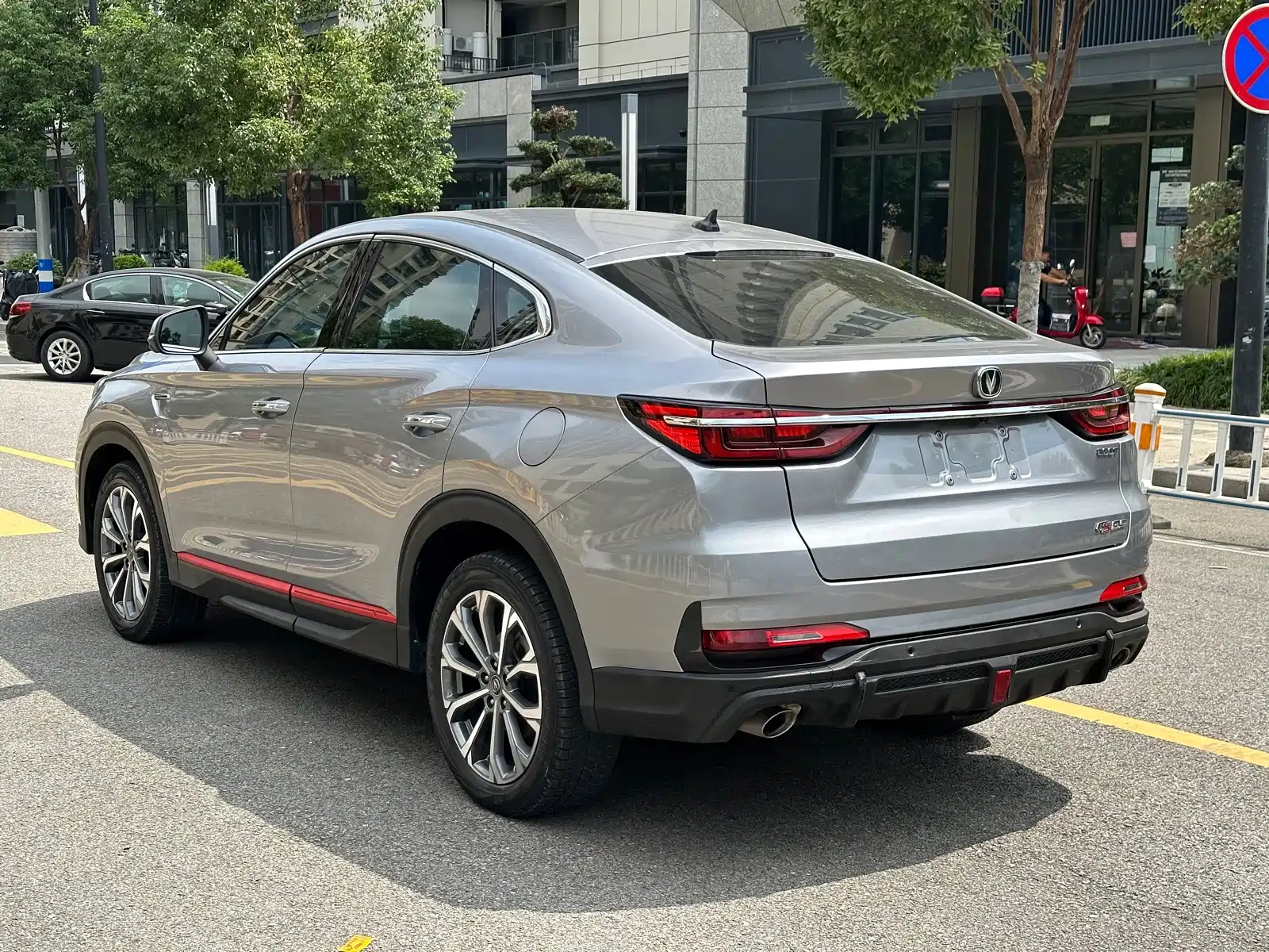 Фото 7 - Changan CS85