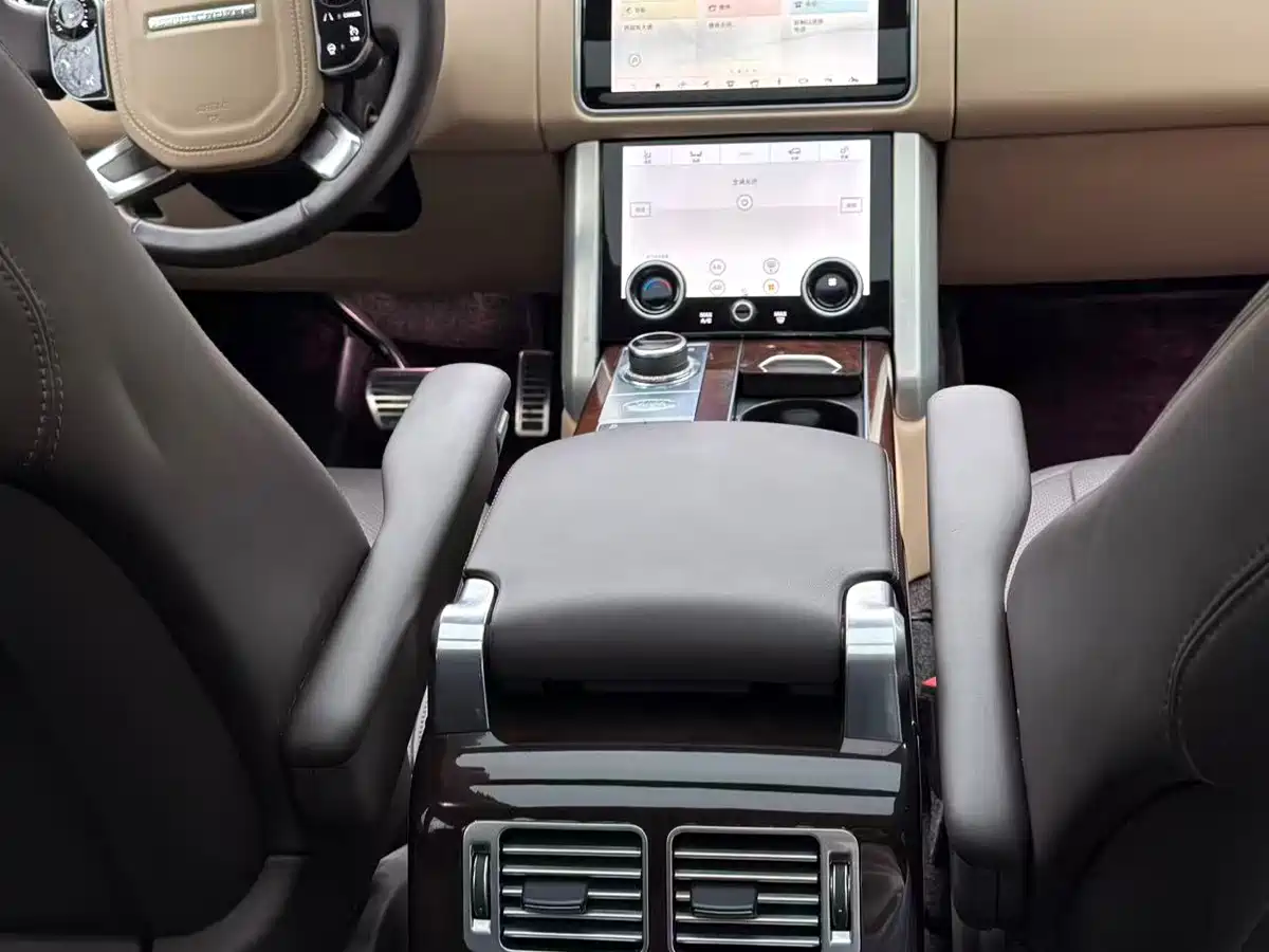 Land Rover Range Rover 2022 3.0 L6 360PS Golden Age Edition фото 11