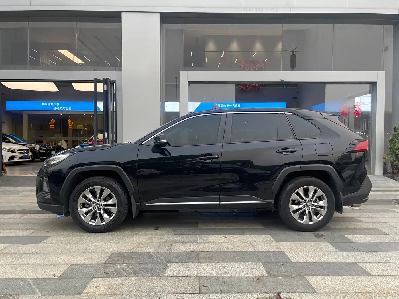 Toyota Wildlander 2021 2.0L CVT 4WD Luxury Edition фото 3
