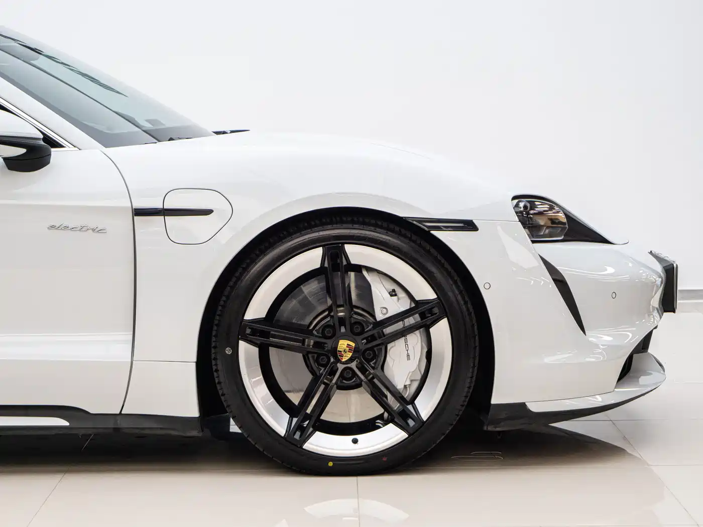 Porsche Taycan 2019 Taycan Turbo фото 8