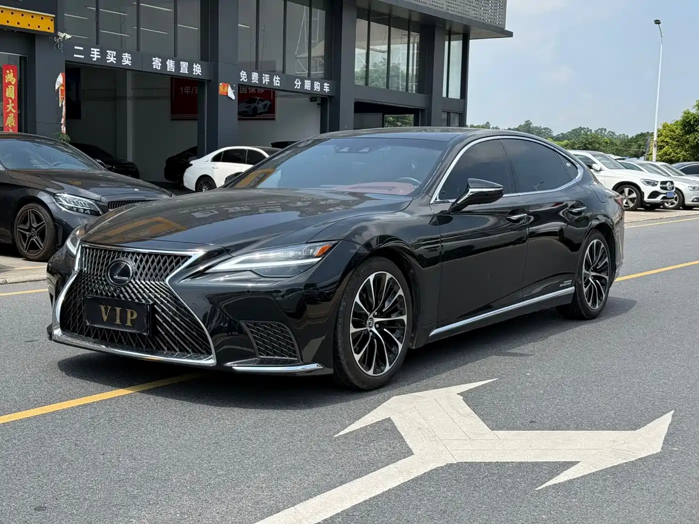 Фото 1 - Lexus LS