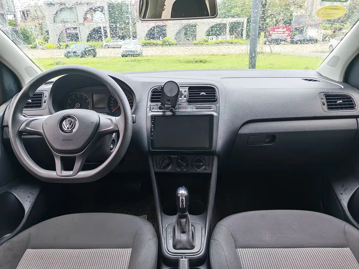 Volkswagen Polo 2018 1.5L Auto Safe Drive фото 7