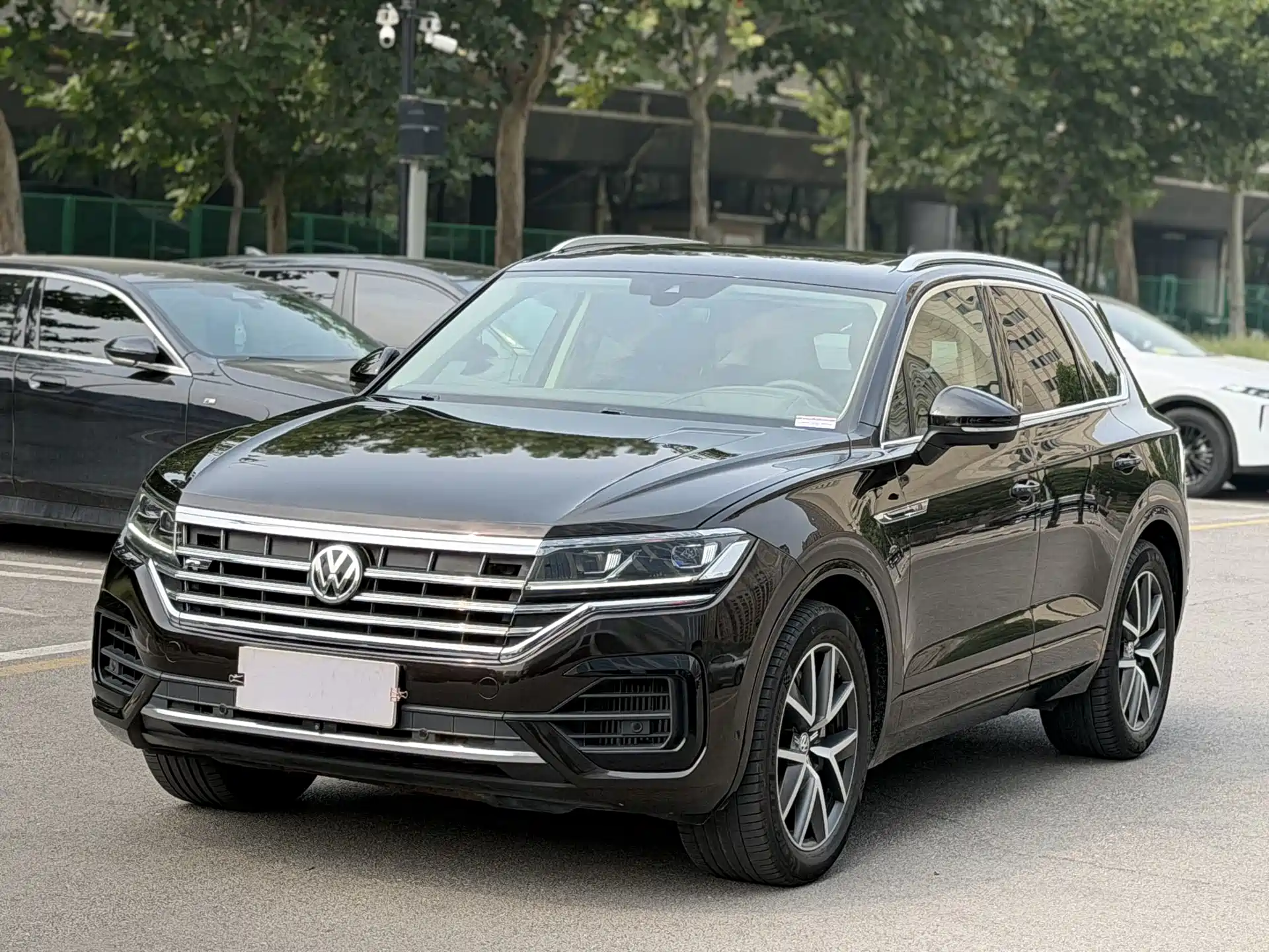 Фото 1 - Volkswagen Touareg