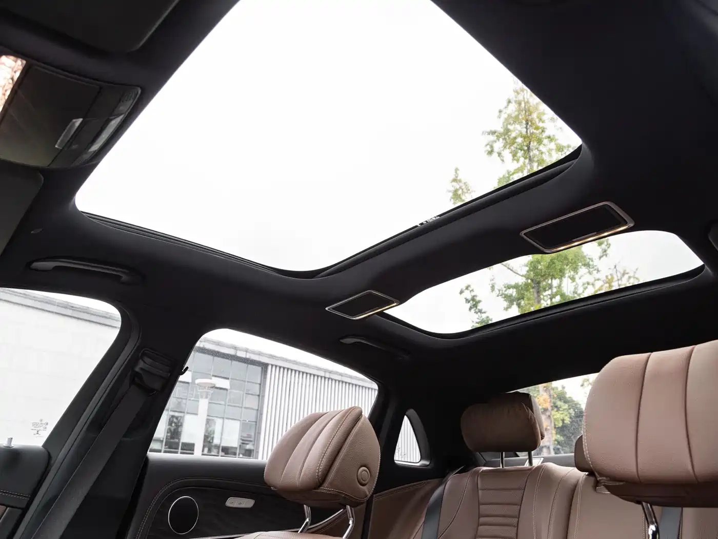 Mercedes-Benz E-Class New Energy 2023 E 350 e L Plug-in Hybrid Sport Sedan фото 9