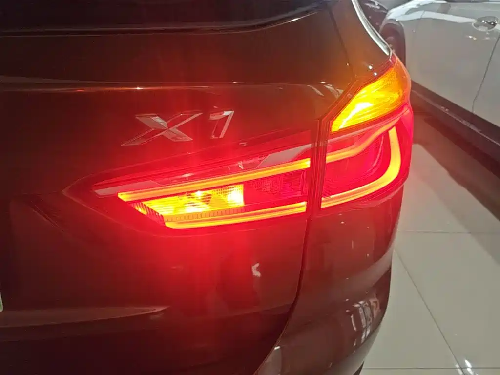 BMW X1 2016 sDrive18Li Premium Model фото 8