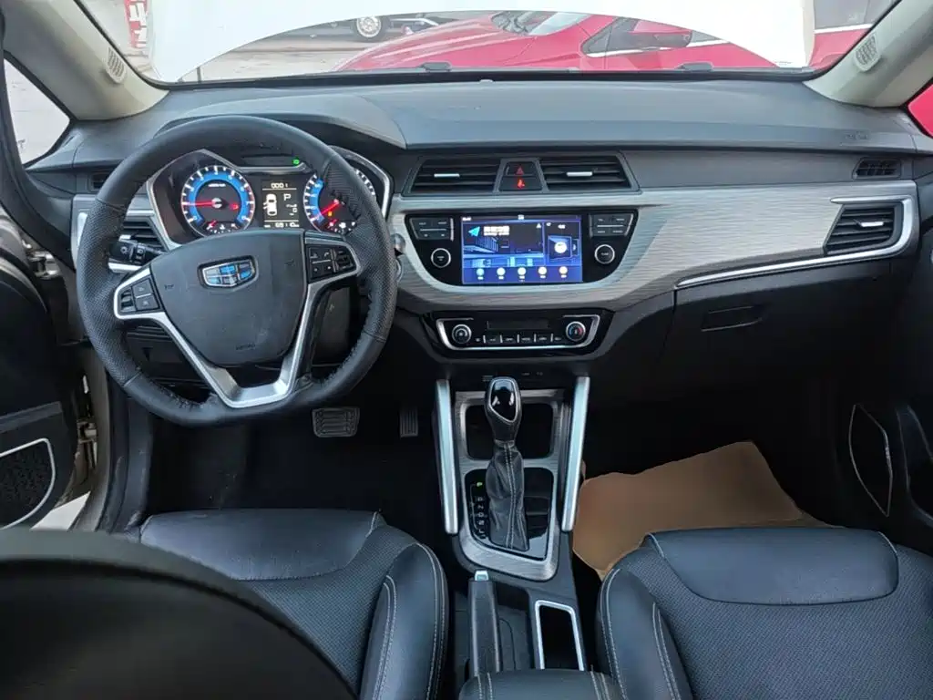 Фото 10 - Geely Vision X3