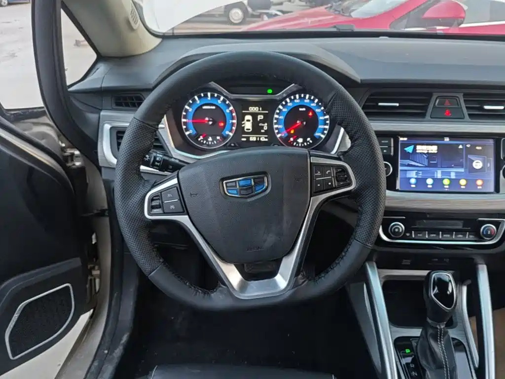 Фото 11 - Geely Vision X3