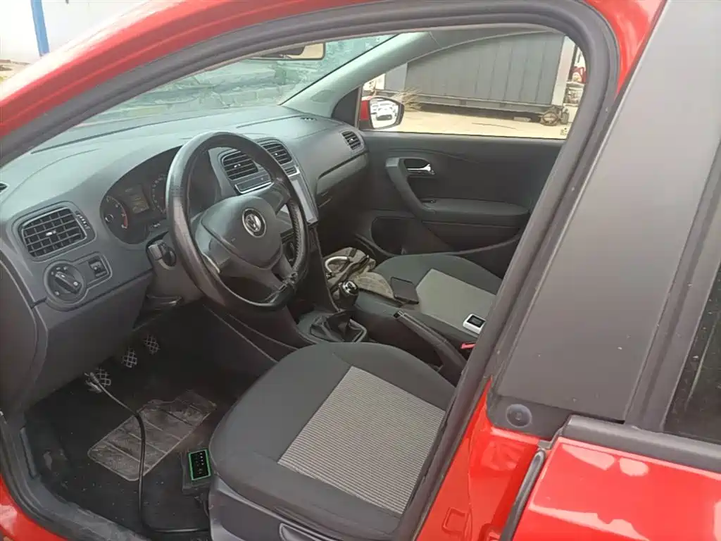 Volkswagen Polo 2016 1.4L Manual Trend фото 15