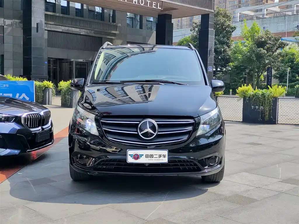 Mercedes-Benz Vito 2023 2.0T Elite 7-Seater фото 2