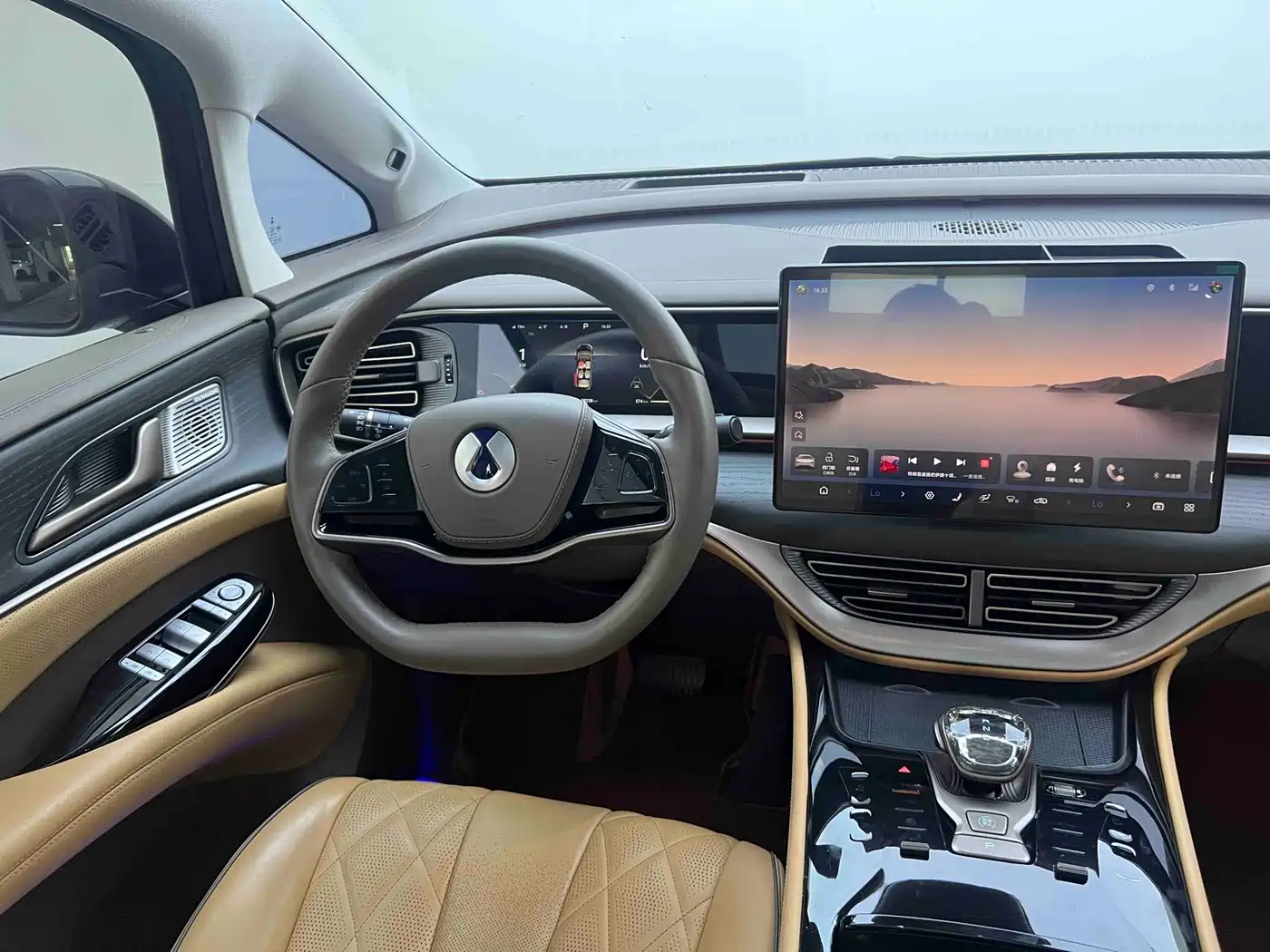 Denza D9 2022 DM-i 970 AWD Flagship фото 8