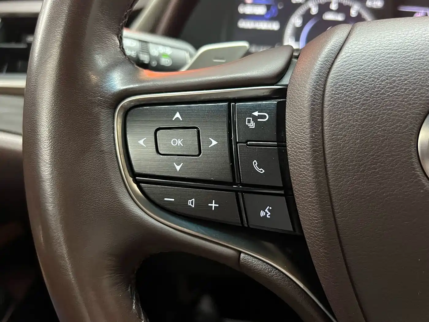 Фото 21 - Lexus ES