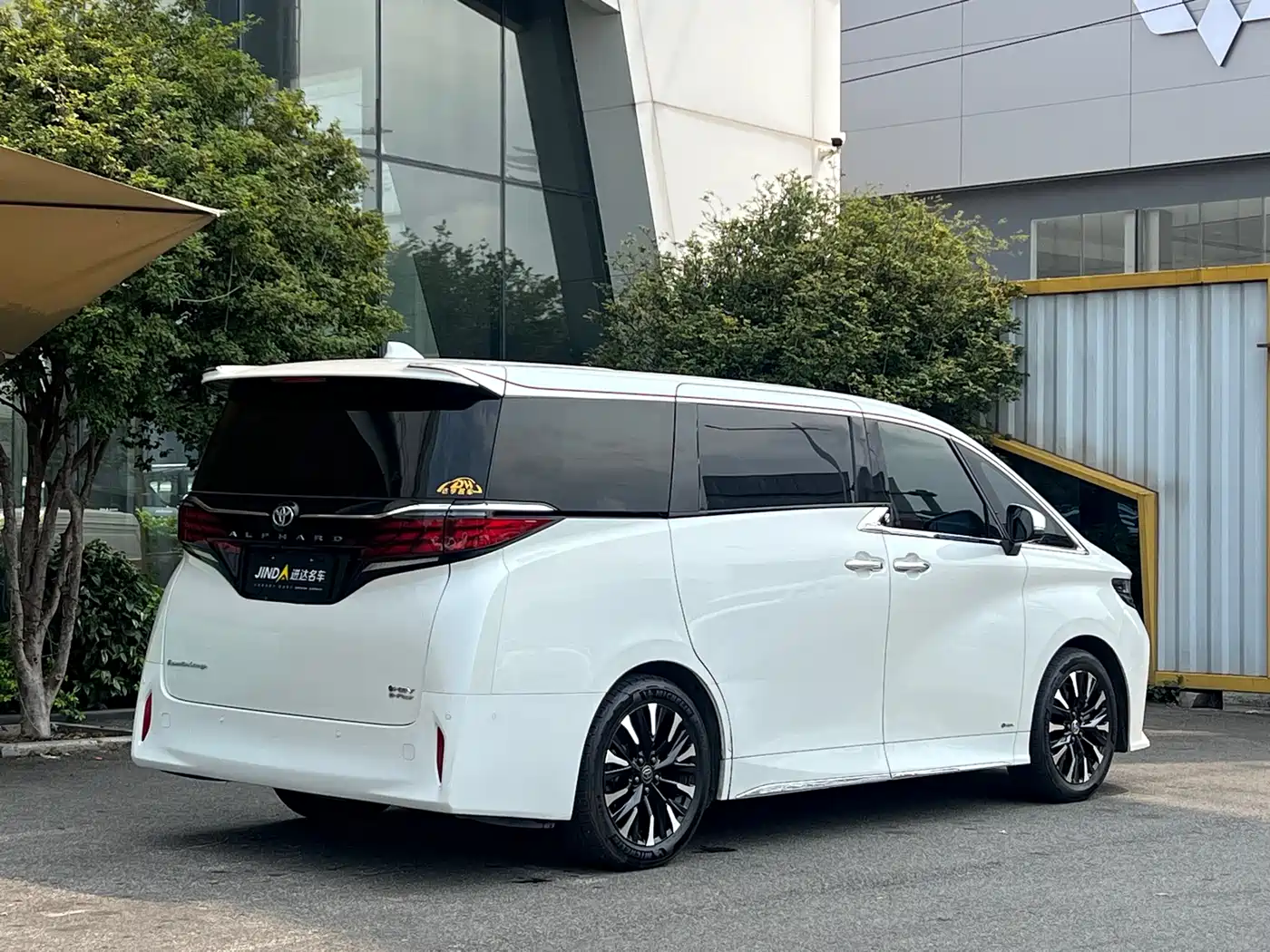 Toyota Alphard 2024 Hybrid 2.5L Ultimate Enjoyment Edition фото 12