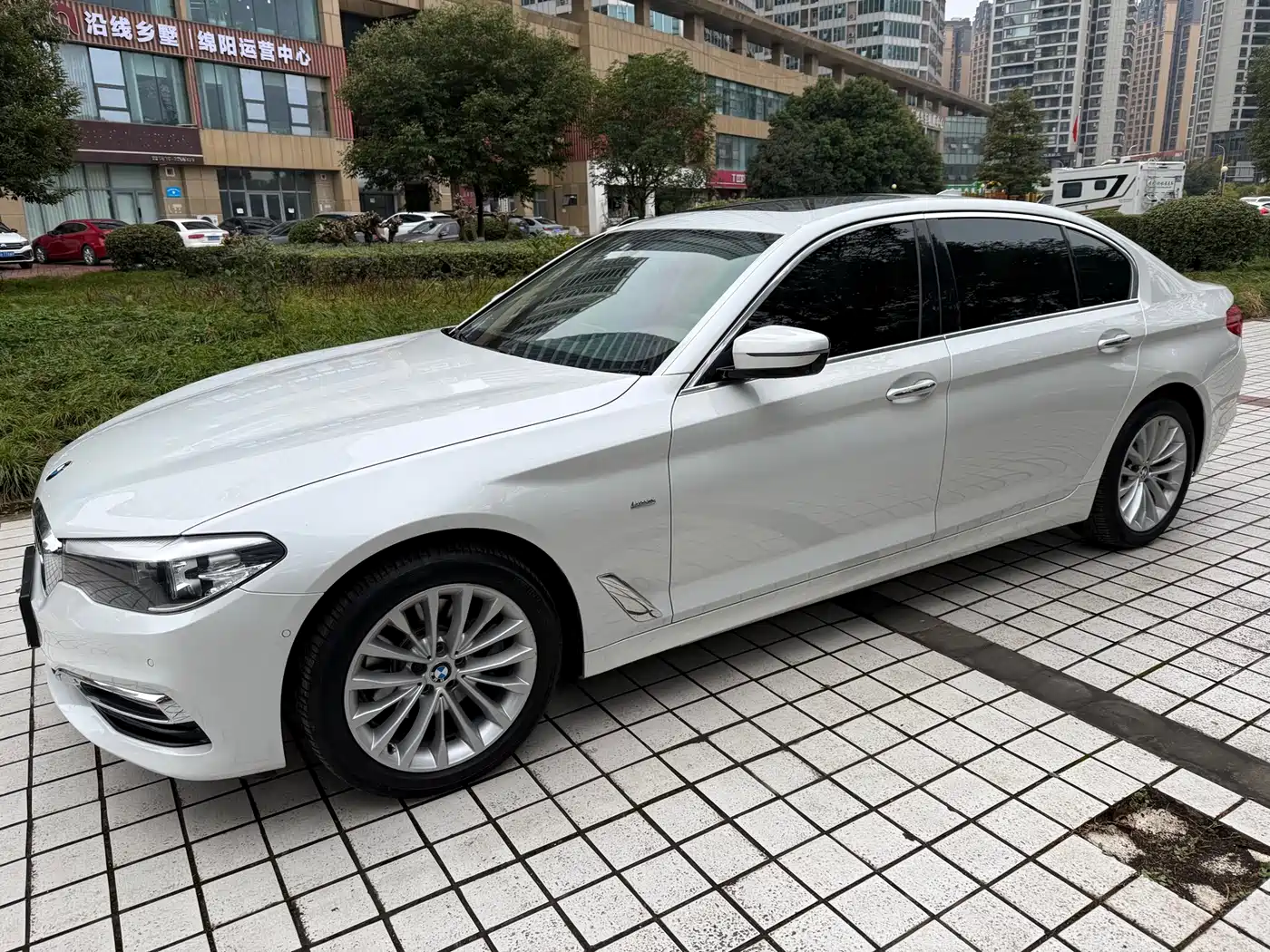 BMW 5 Series 2018 525Li Luxury Package фото 4