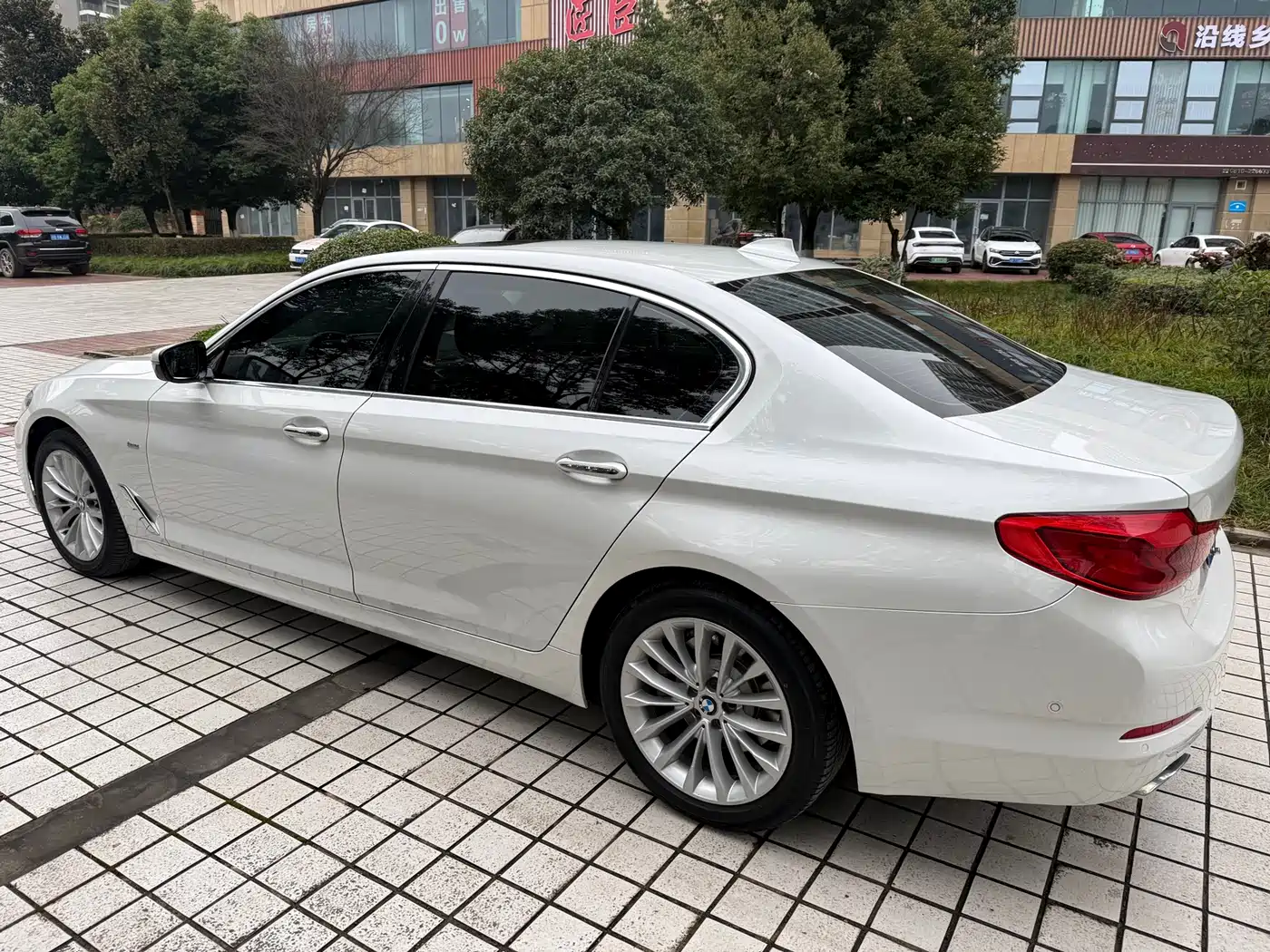 BMW 5 Series 2018 525Li Luxury Package фото 10