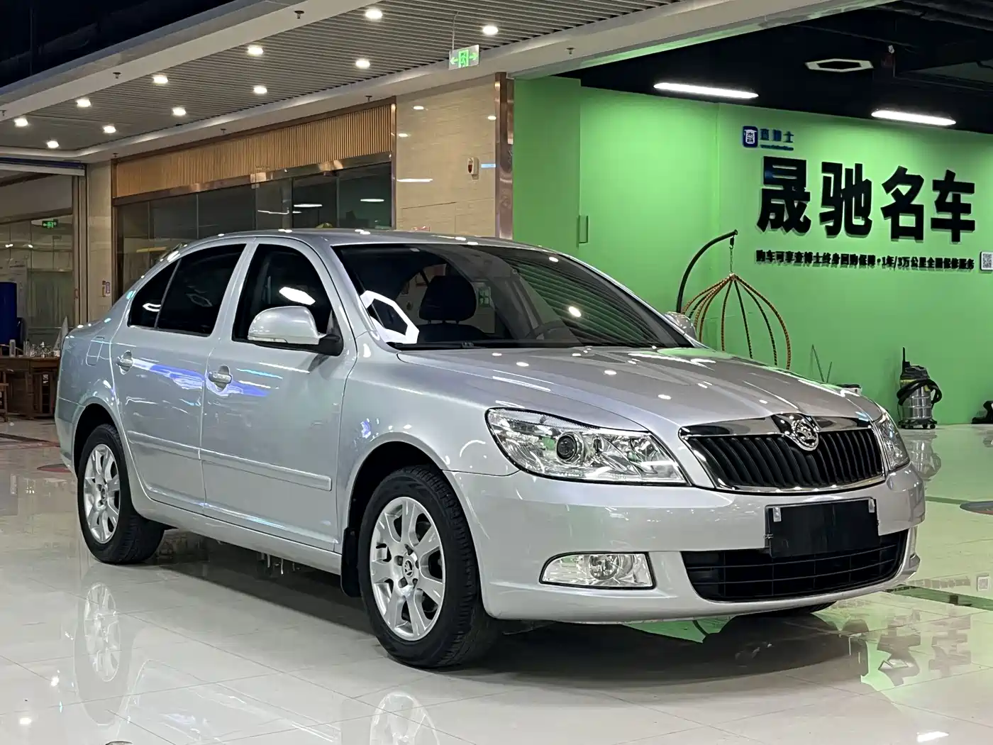 Škoda Octavia 2015 Classic 1.6L Automatic Leisure Edition фото 3