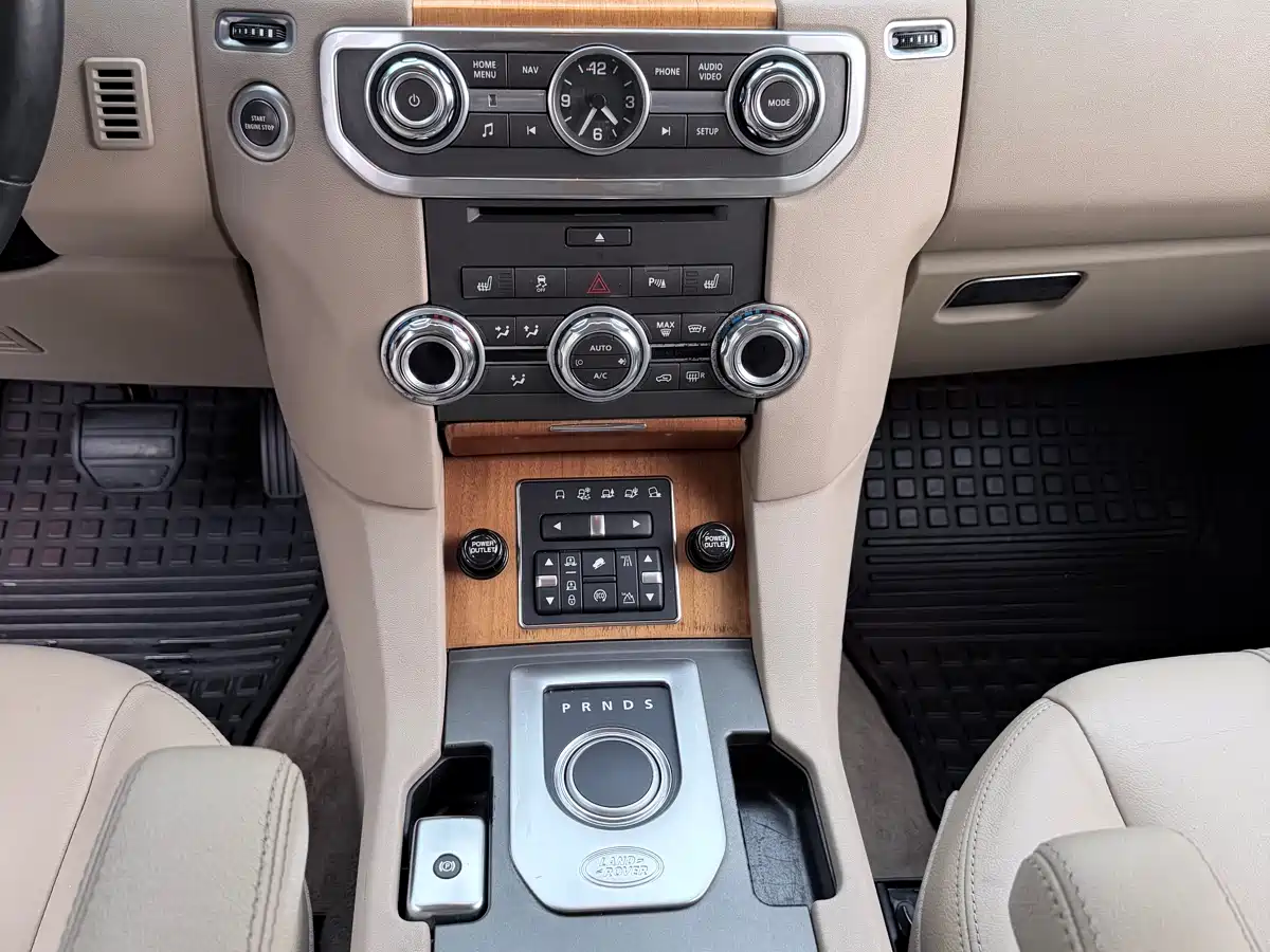 Land Rover Discovery 2015 3.0 SDV6 HSE Diesel фото 7