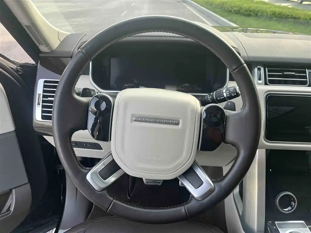 Land Rover Range Rover 2021 3.0 L6 Heritage Extended Classic Edition фото 13