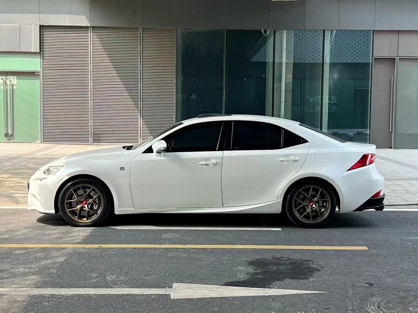 Lexus IS 2015 200t F SPORT фото 3