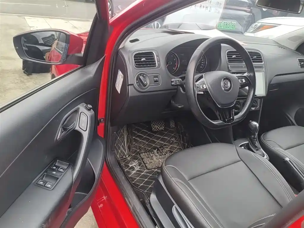 Volkswagen Polo 2016 1.6L Automatic Comfort фото 16