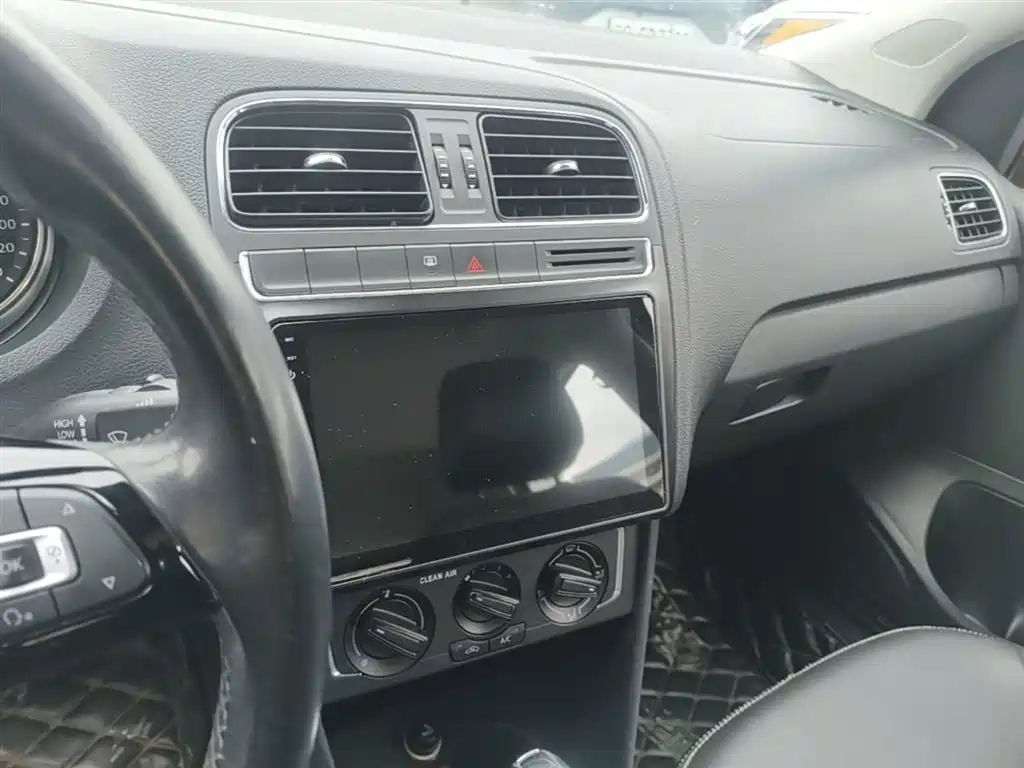 Volkswagen Polo 2016 1.6L Automatic Comfort фото 13
