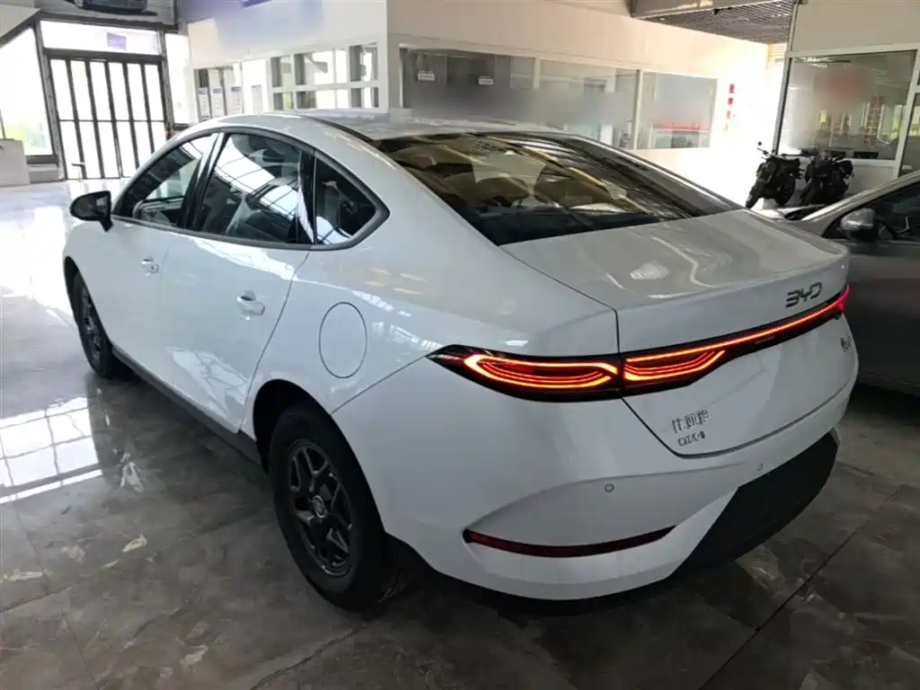 BYD Qin PLUS 2026 DM-i Smart Edition 128KM Progressive фото 5