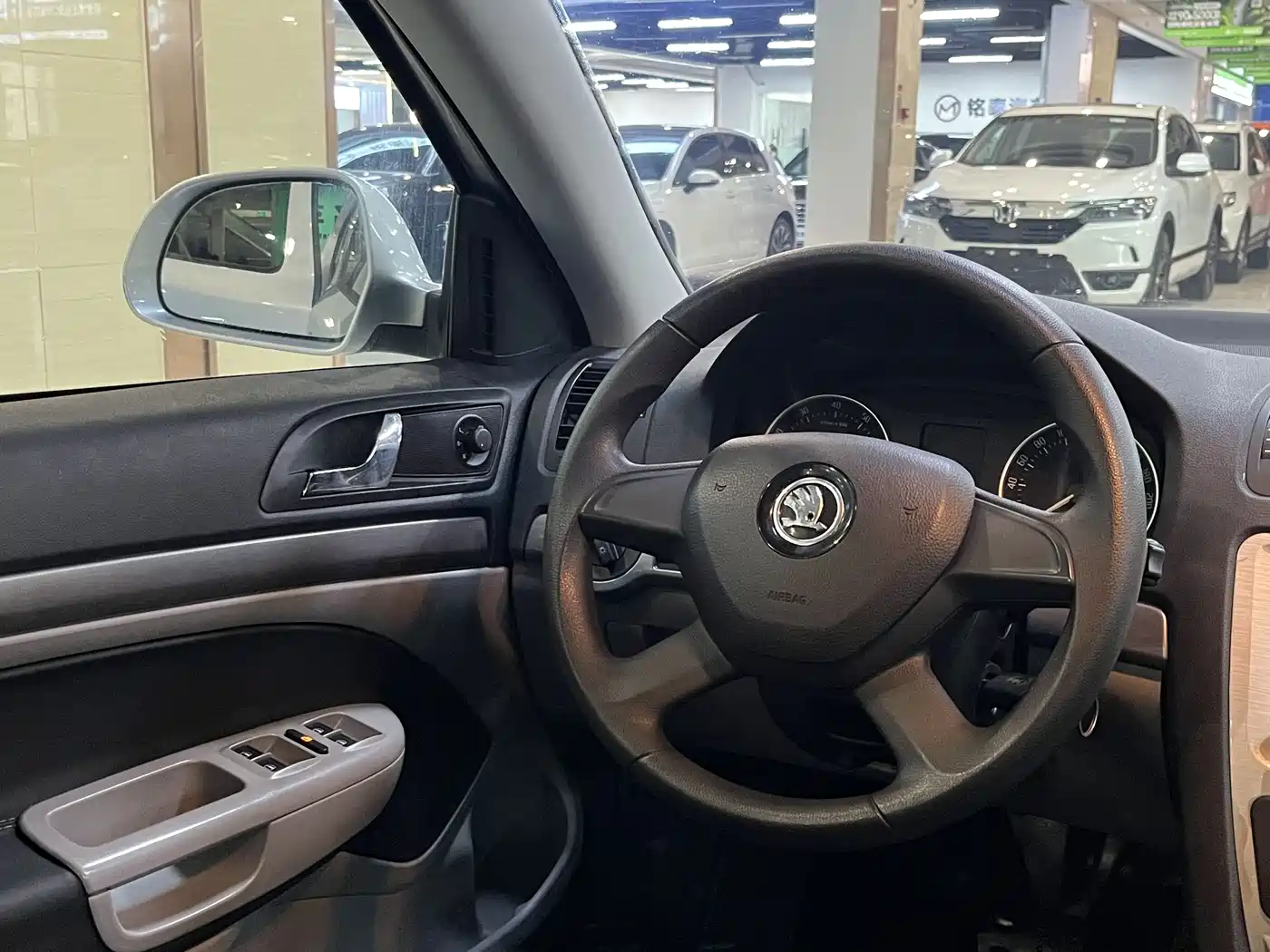 Škoda Octavia 2015 Classic 1.6L Automatic Leisure Edition фото 7