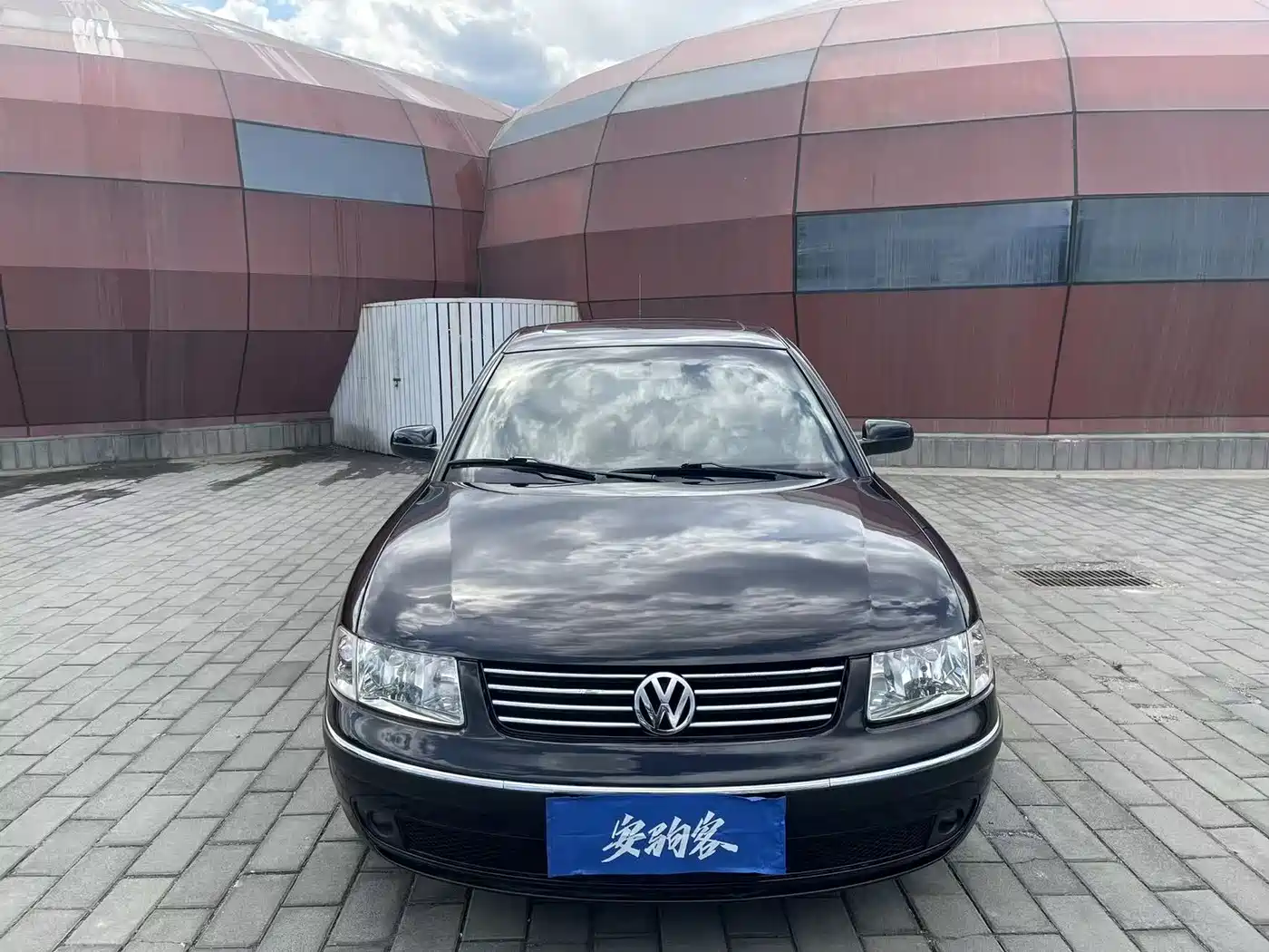 Volkswagen Passat 2005 1.8T Automatic Luxury фото 2