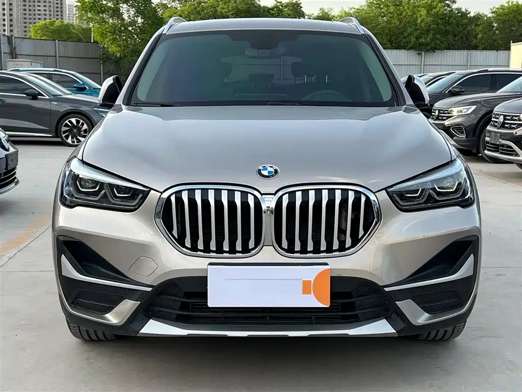 BMW X1 2022 sDrive20Li Fashion фото 2