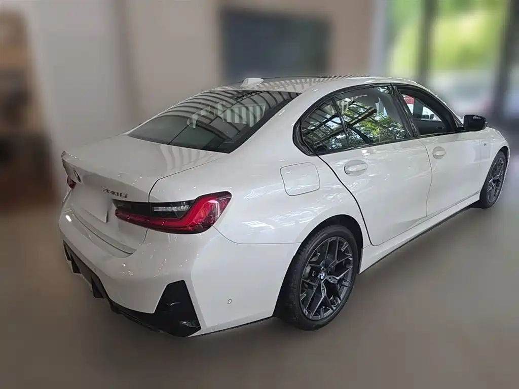 BMW 3 Series 2025 330Li M Sport Night Edition фото 12