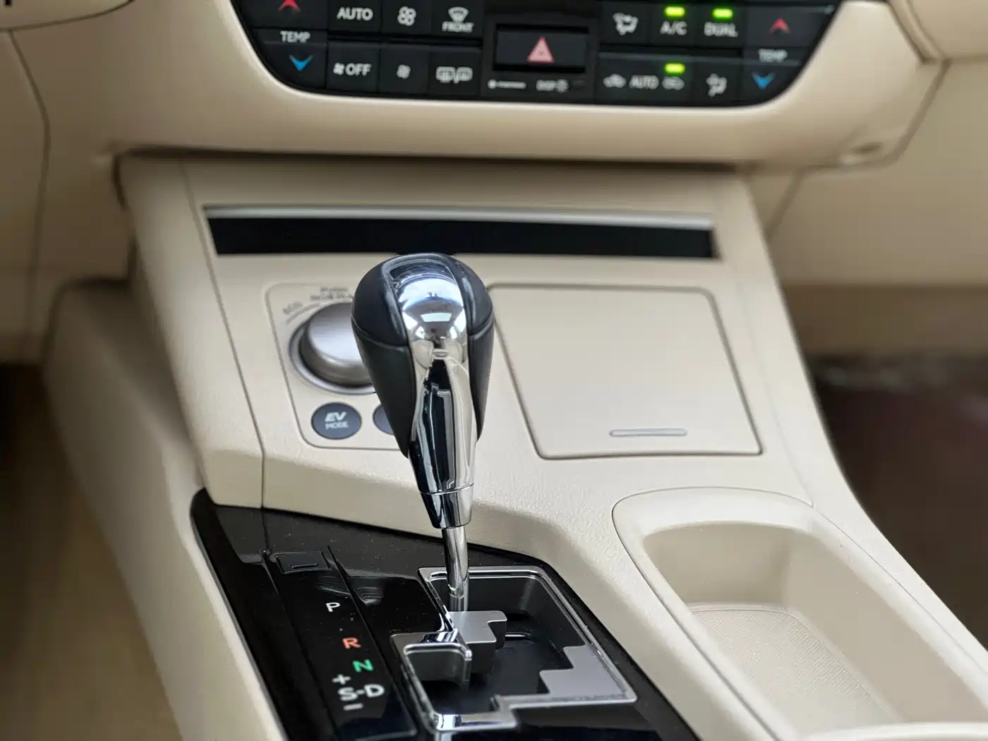 Lexus ES 2013 300h Elite Edition фото 15