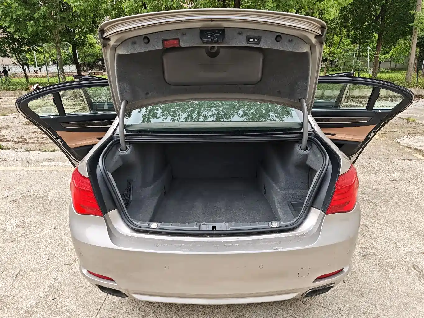BMW 7 Series 2009 740Li Premium фото 8