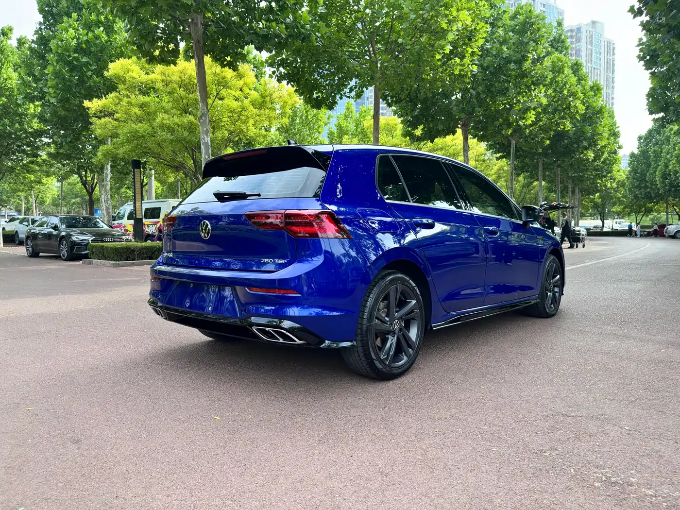 VOLKSWAGEN GOLF