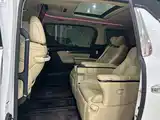 Фото 6 - Toyota Vellfire