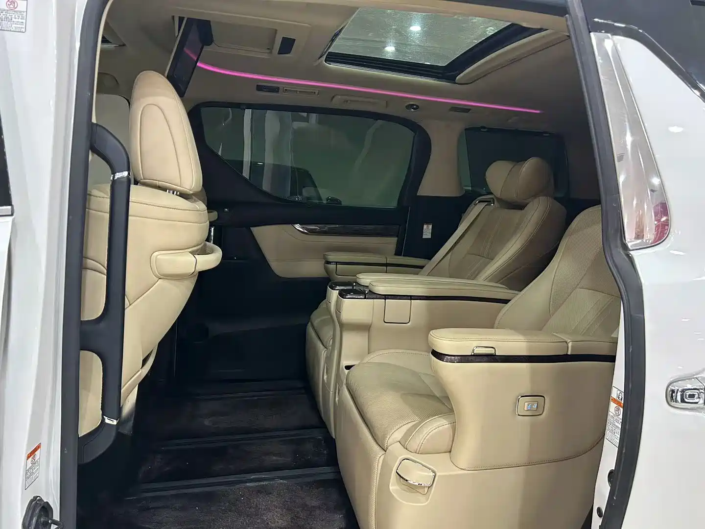 Фото 6 - Toyota Vellfire