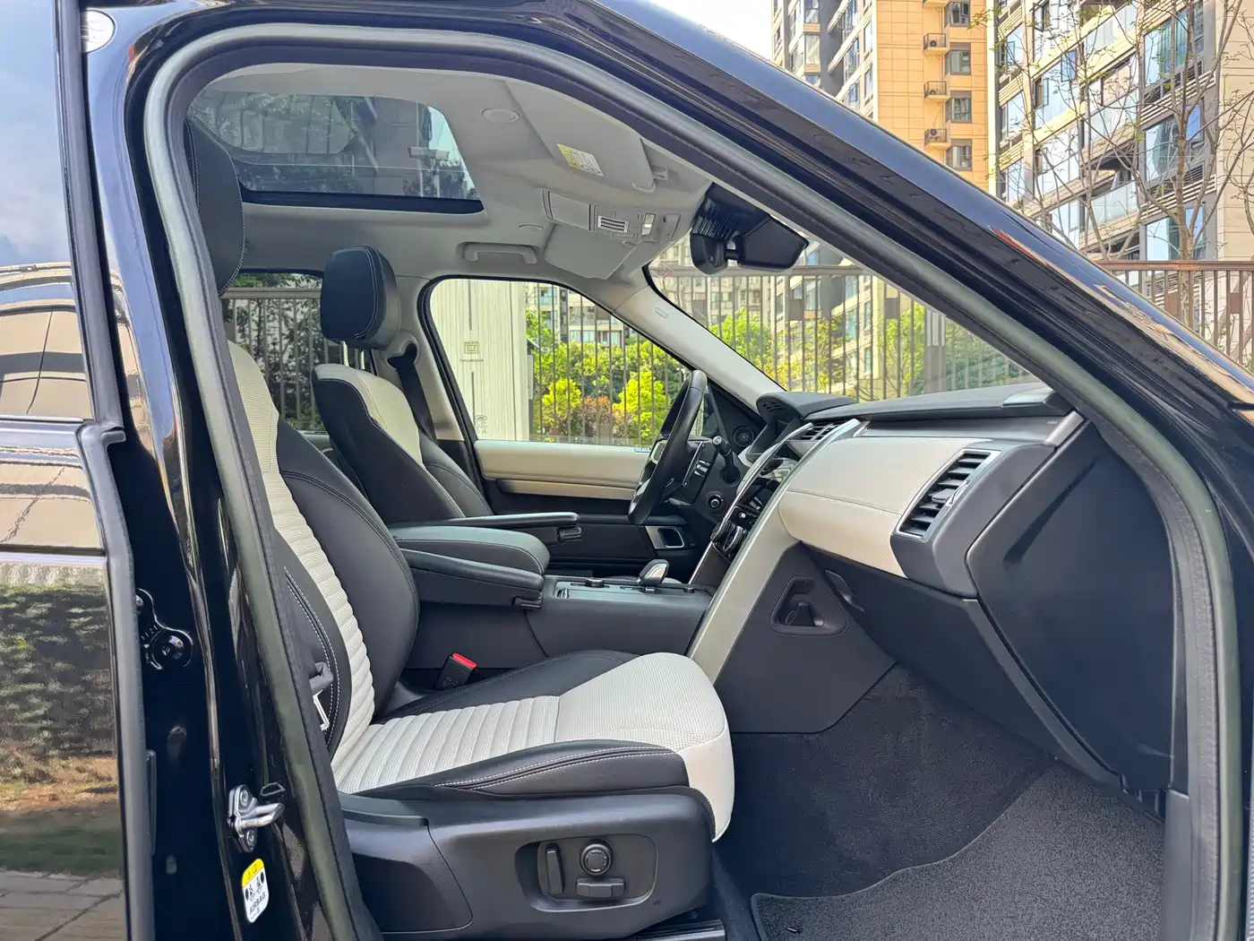 Land Rover Discovery 2023 Facelift 360PS R-Dynamic S фото 26