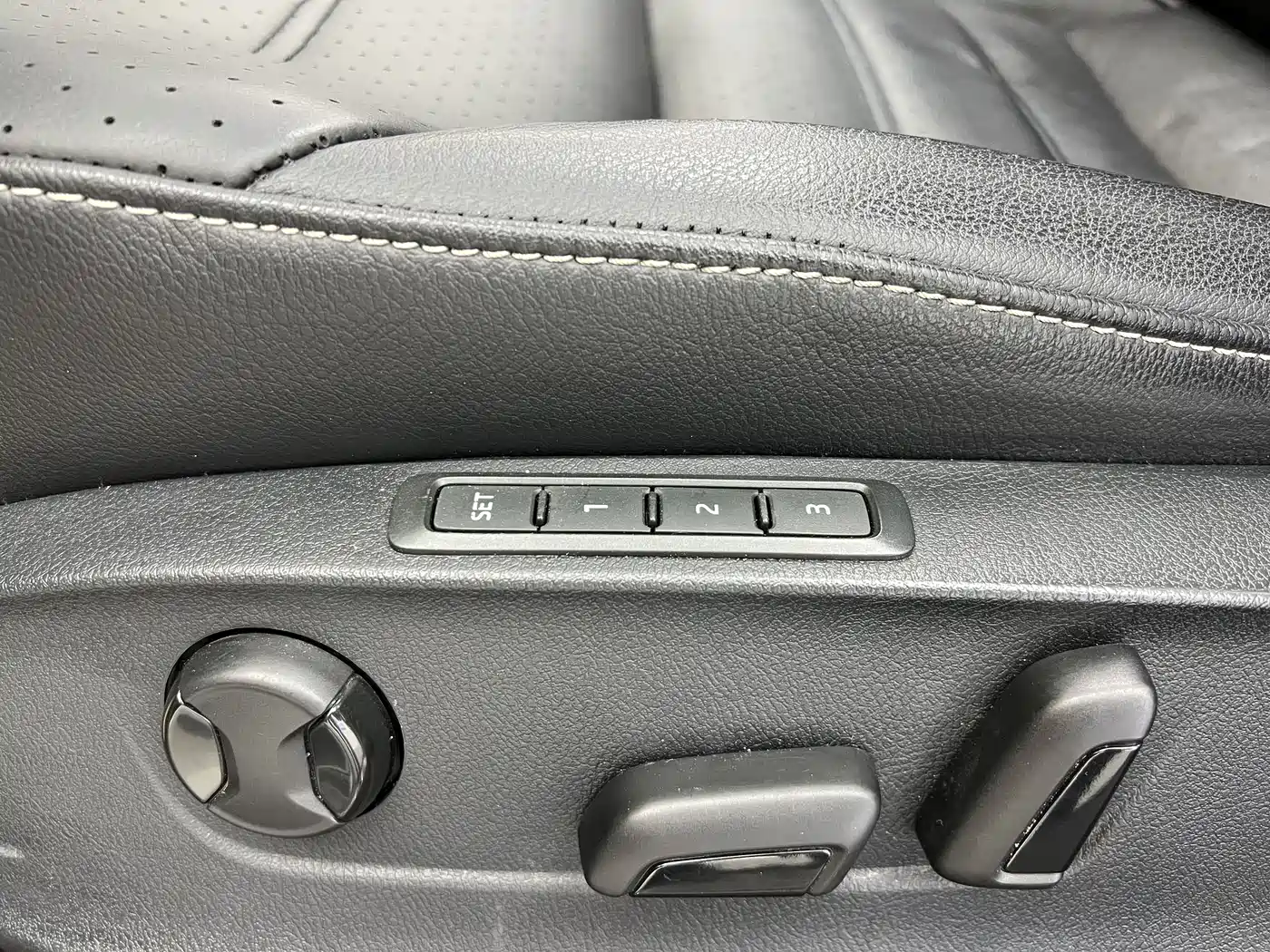 Volkswagen Passat 2017 330TSI DSG Luxury фото 10