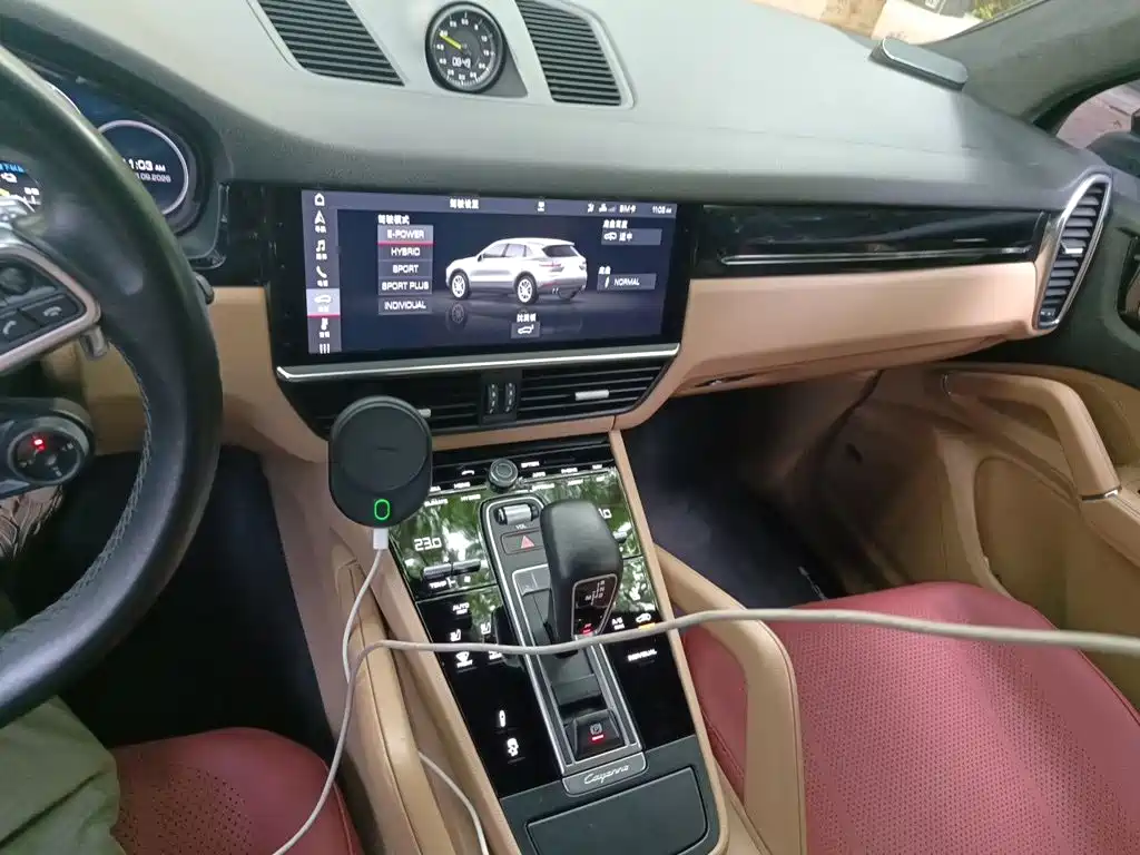 Photo 9 - Porsche Cayenne New Energy