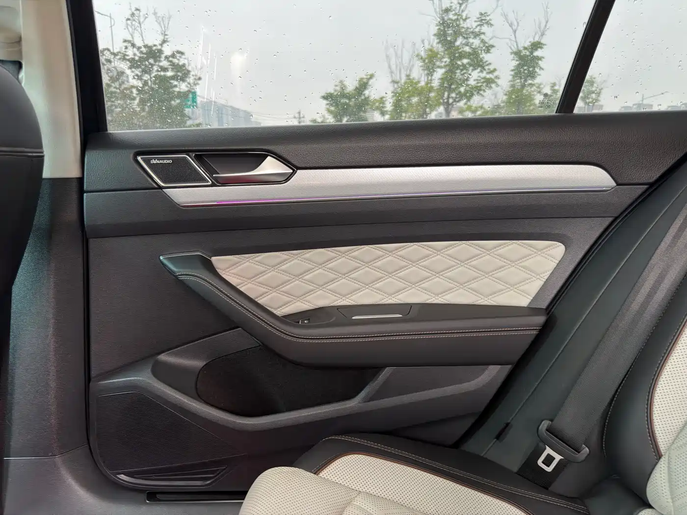Volkswagen Magotan 2023 Model 2 Million Commemorative Edition 330TSI DSG Luxury фото 13