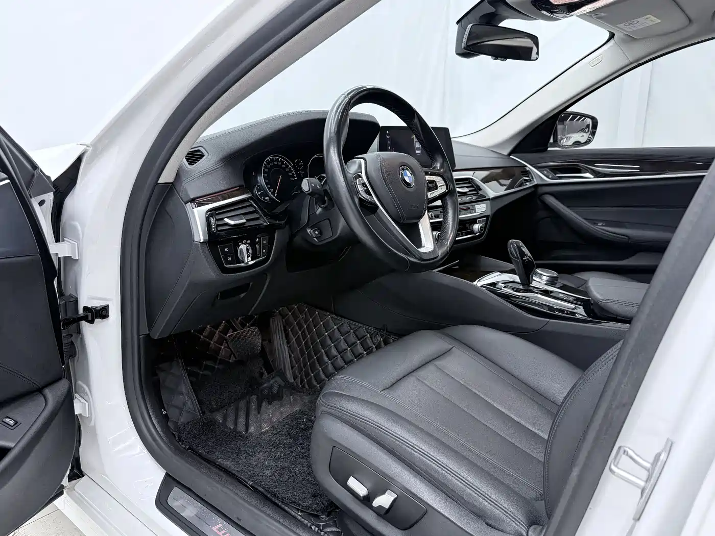 BMW 5 Series 2018 525Li Luxury Package фото 4