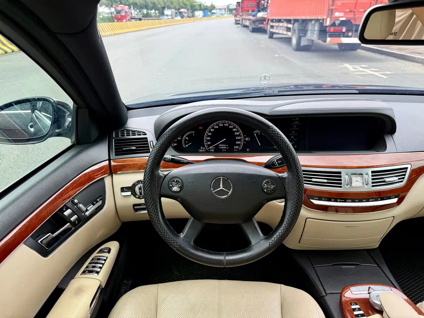 Mercedes-Benz S-Class фото 12