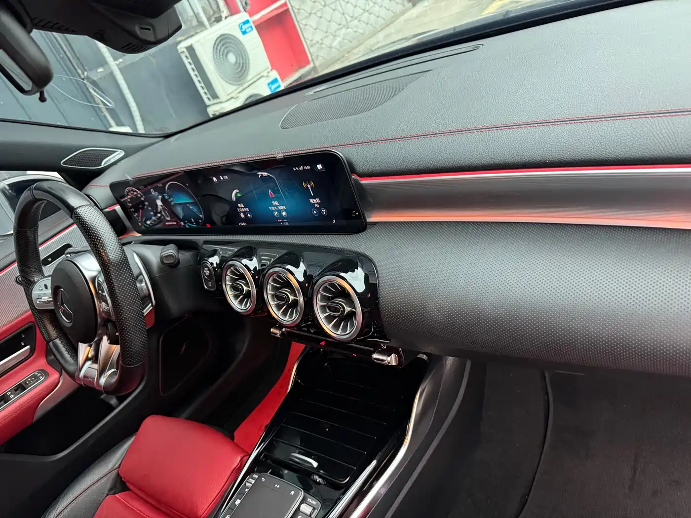 Mercedes-Benz A-Class AMG 2021 AMG A 35 L 4MATIC Blazing Night Special Edition фото 5