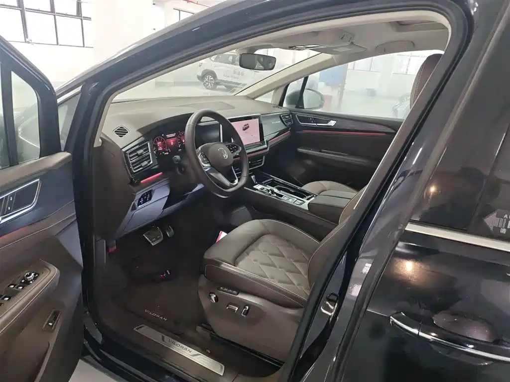 Volkswagen Viloran 2024 380TSI Executive Edition фото 11