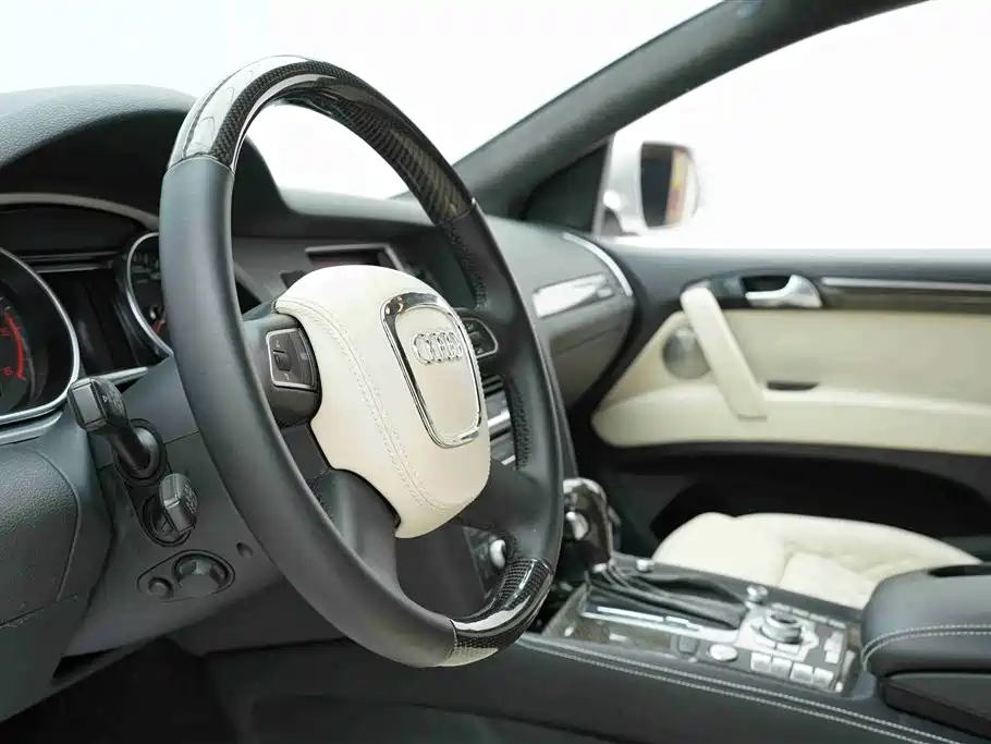 Audi Q7 2010 2010 Model 6.0 V12 TDI Flagship