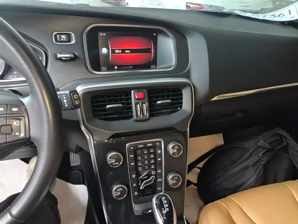 Volvo V40 2019 2019 T3 Momentum