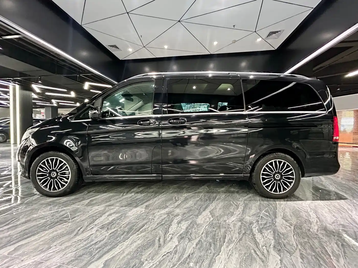 Mercedes-Benz V-Class 2018 V 260 Premium Edition China V фото 8